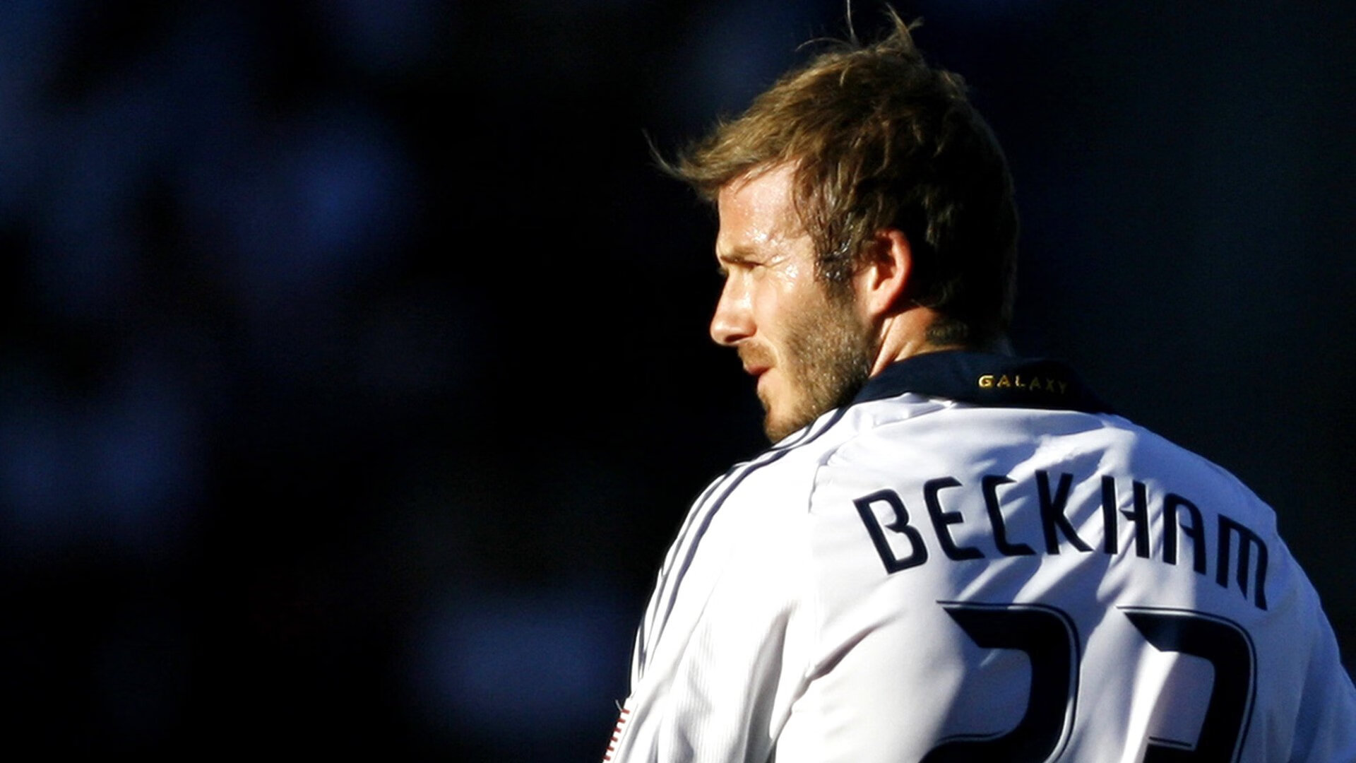 朗斯边翼结合打出犀利反击推动比赛节奏，朗斯啥意思