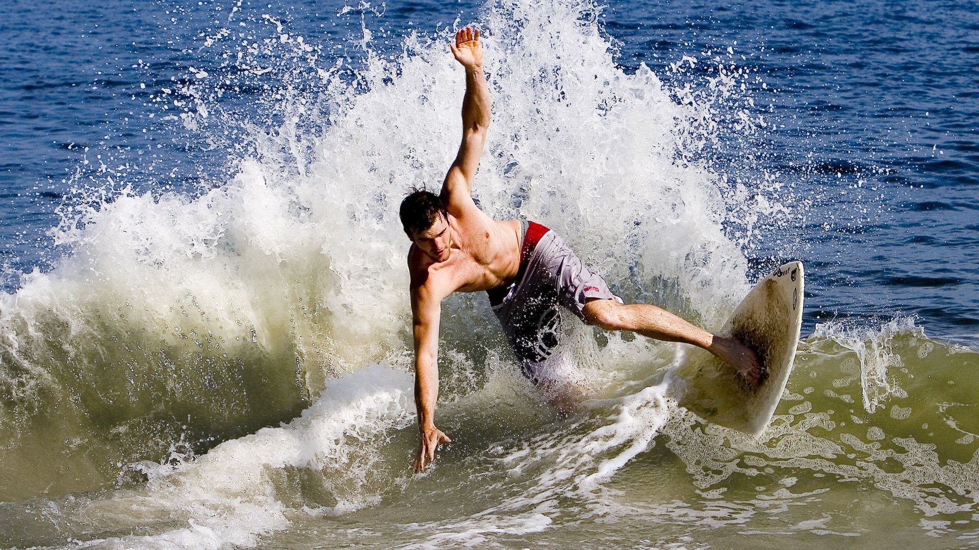 卡普尔的突破技巧与强大冲击力,让袋鼠队在进攻中拥有多种选择